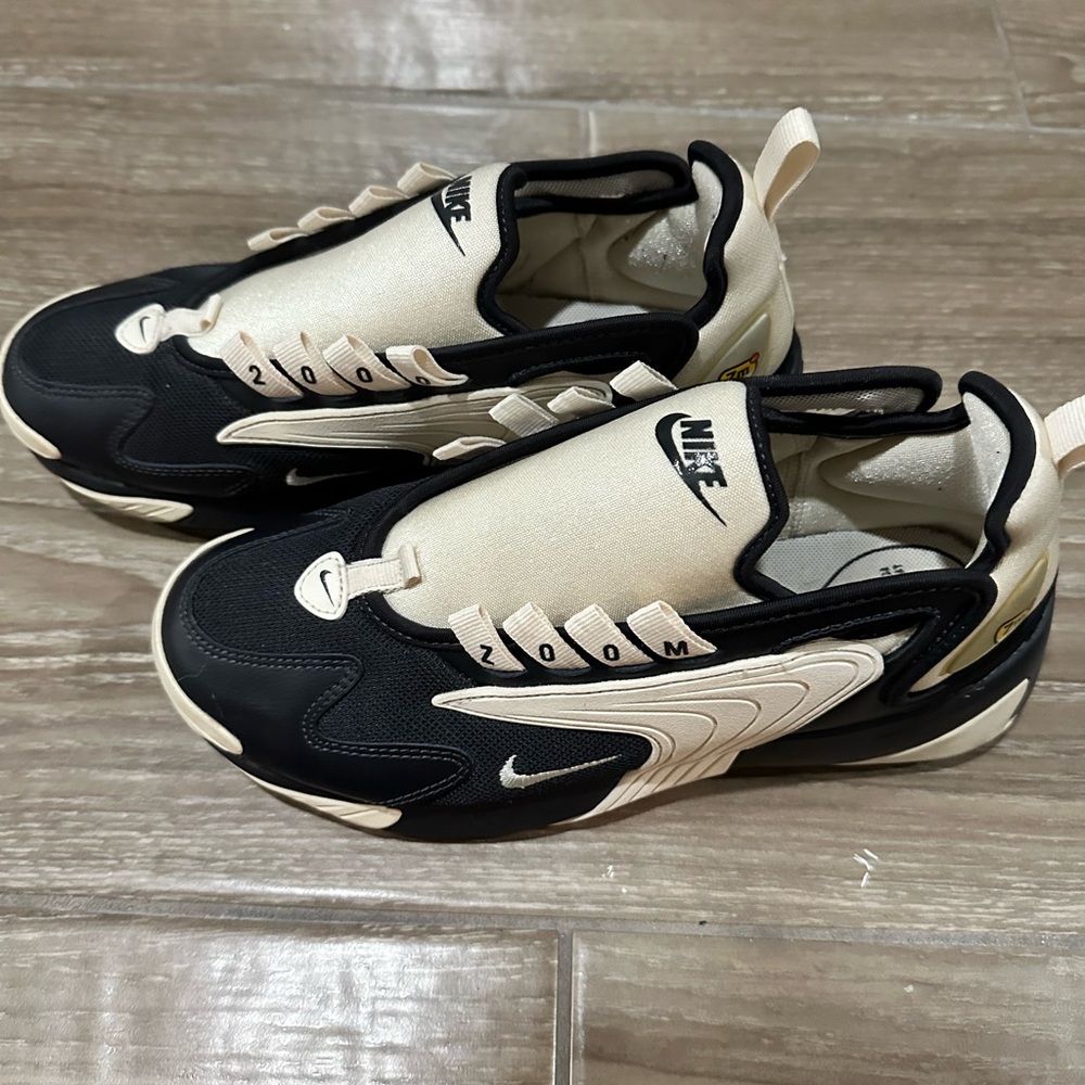 Nike Navy and Cream Zoom Sneakers